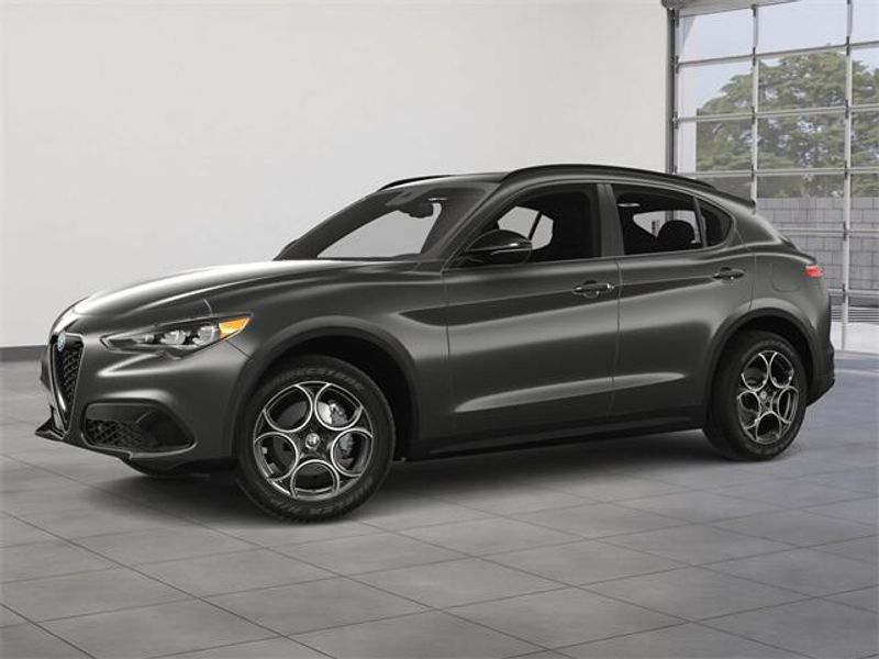 2025 Alfa Romeo Stelvio Sprint photo 2