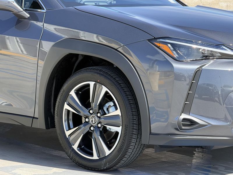 New 2026 Lexus UX 300hImage 4