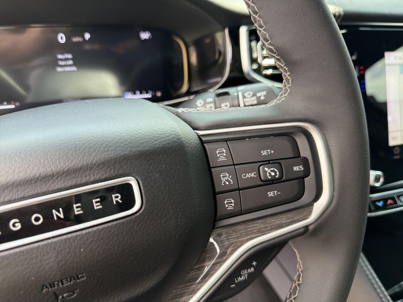 2022 Jeep Wagoneer Series IIIImage 44