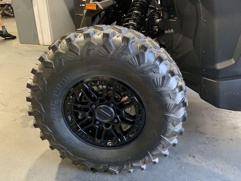 New 2025 Can-Am MAVERICK X3 MAX X RS TURBO RR SMART-SHOX Image 2