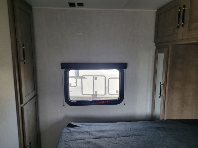 New 2026 KEYSTONE SPRINGDALE 31 SUNROOM Image 10