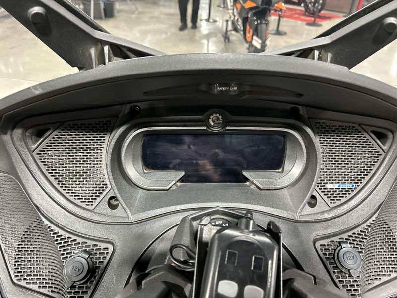 2018 Can-Am SPYDER RT-SE6  in a GREY exterior color. Del Amo Motorsports of Redondo Beach (424) 390-7811 delamomotorsports.com 