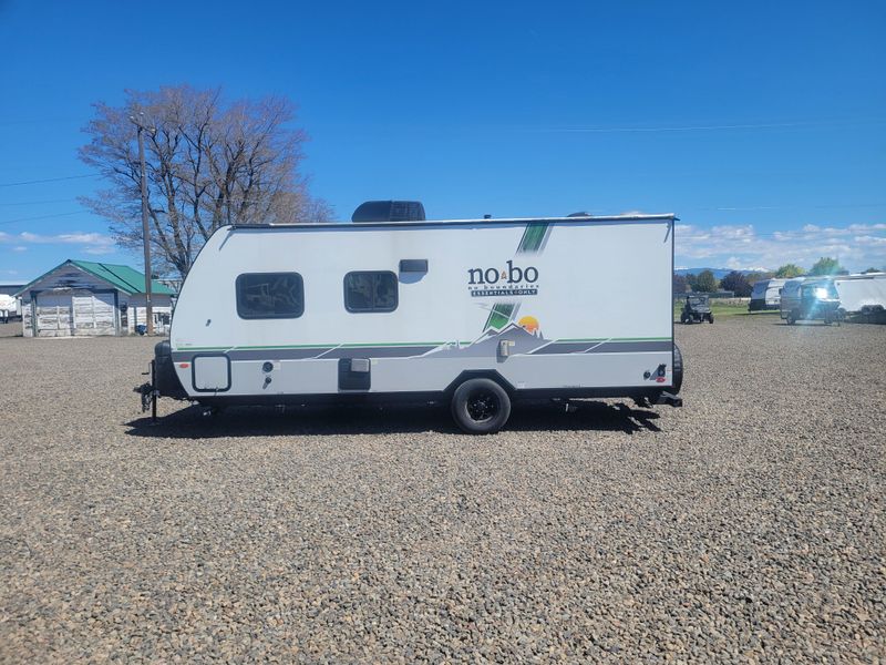 Used 2024 FOREST RIVER NO BOUNDRIES 19.3 Image 6