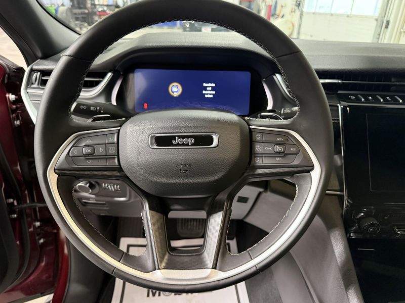 Used 2024 Jeep Grand Cherokee AltitudeImage 27