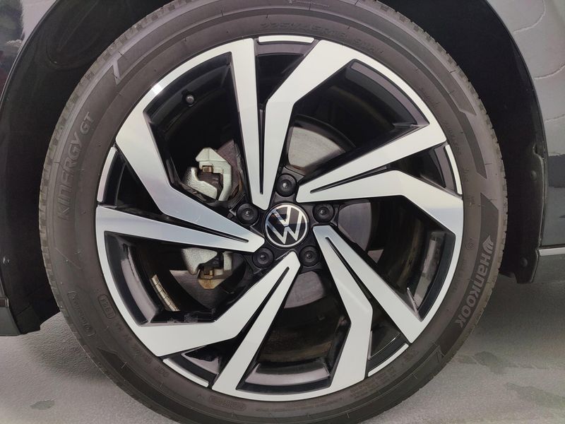 Used 2025 Volkswagen Jetta SEL w/Sunroof & NavigationImage 24