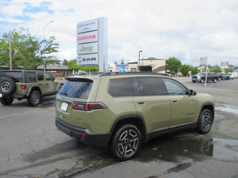 New 2026 Jeep Cherokee Laredo 4x4Image 7