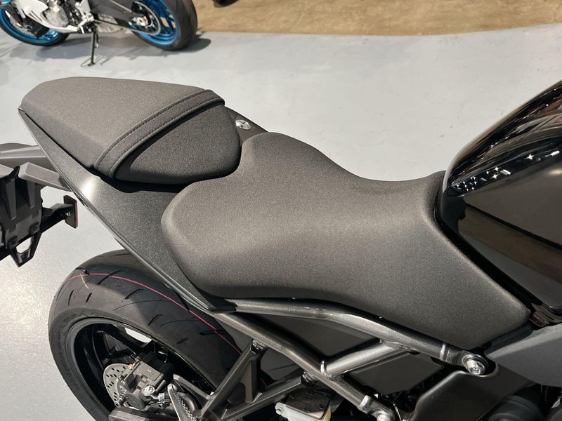 2025 Suzuki GSX-8R Image 11