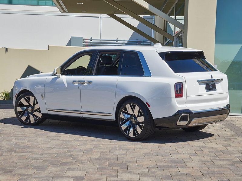 New 2026 Rolls-Royce Cullinan Image 7