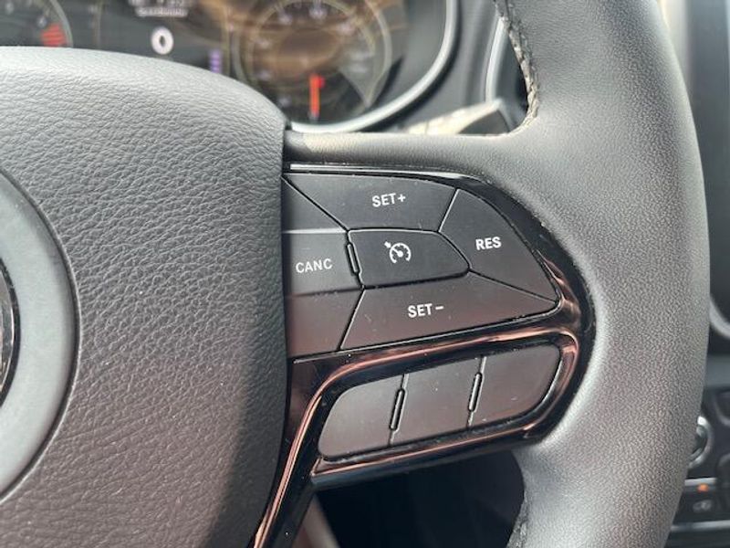 Used 2021 Jeep Cherokee Image 15