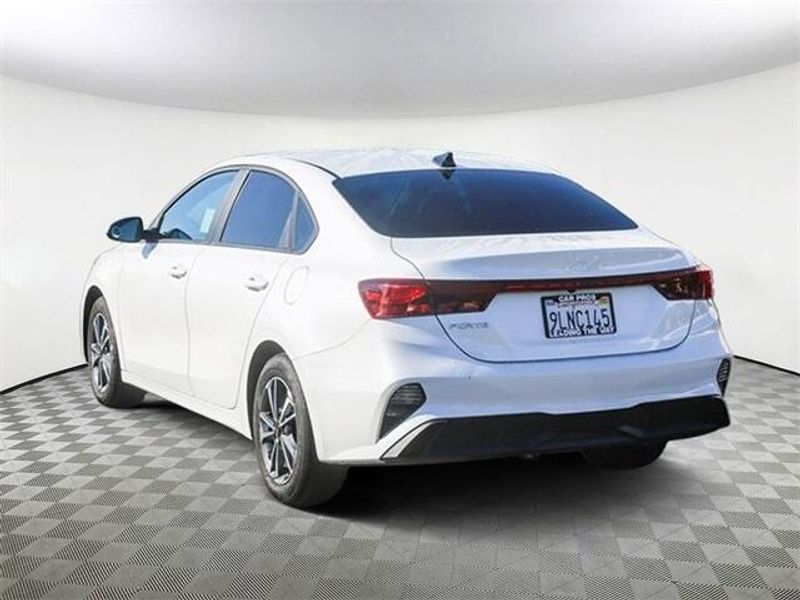2024 Kia Forte LXSImage 8