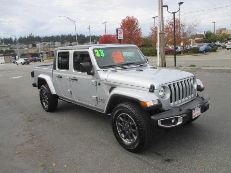 Used 2023 Jeep Gladiator OverlandImage 5