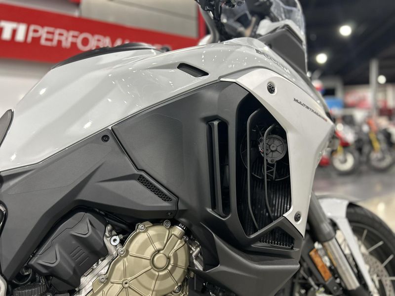 2024 Ducati MULTISTRADA V4 S TRAVEL & RADAR SPOKED WHEELS - DEMO Image 20