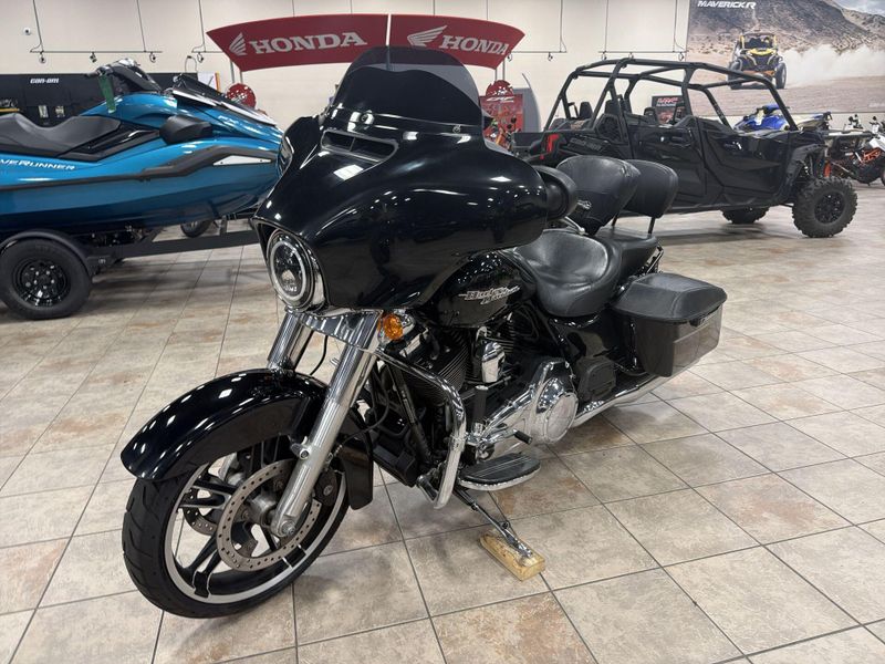 Used 2016 Harley-Davidson STREET GLIDE Image 13