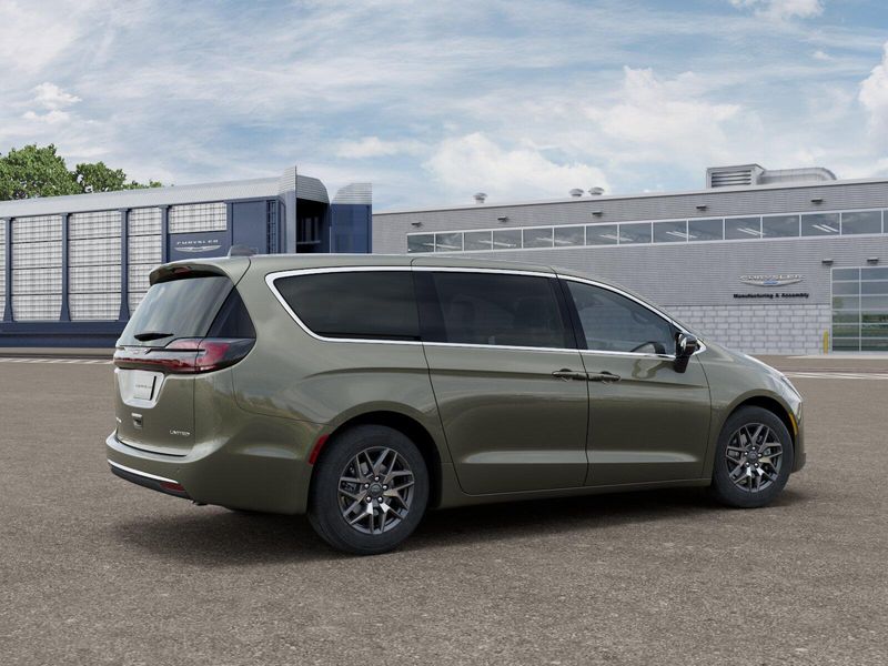 New 2027 Chrysler Pacifica LimitedImage 4
