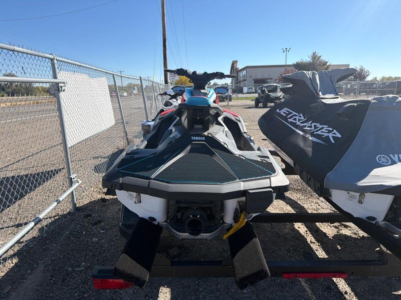 New 2025 Yamaha JETBLASTER DLX 3IMPERIAL 