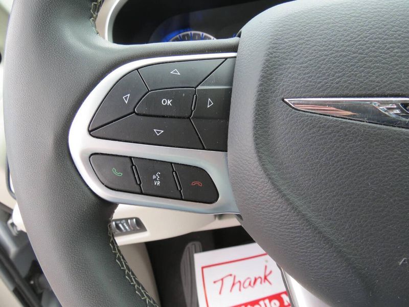 2023 Chrysler Voyager LX 4dr Mini VanImage 13