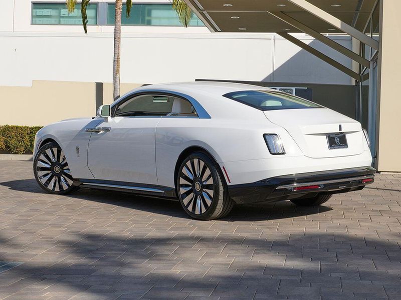 New 2025 Rolls-Royce Spectre Image 7