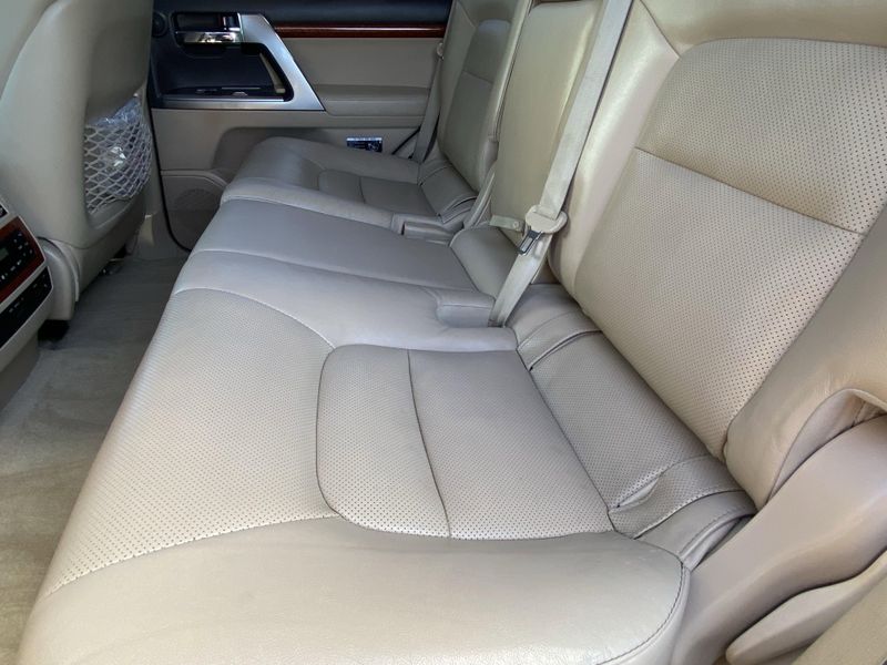 2013 Toyota Land Cruiser BaseImage 16