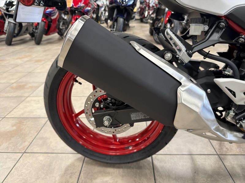 New 2026 Kawasaki Z500 SE ABS Image 21