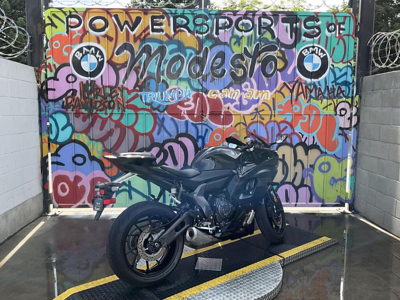 New 2025 Yamaha YZF-R7 Image 5