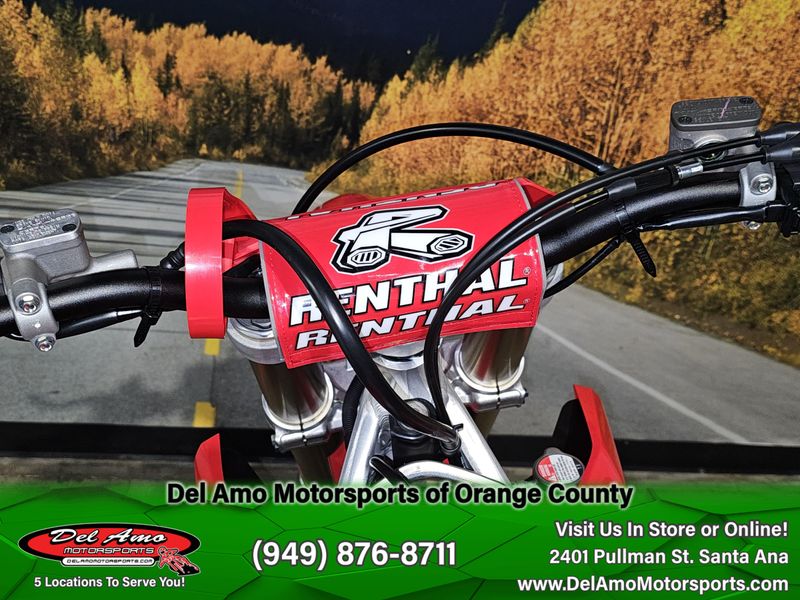 2025 Honda CRF450R Image 11