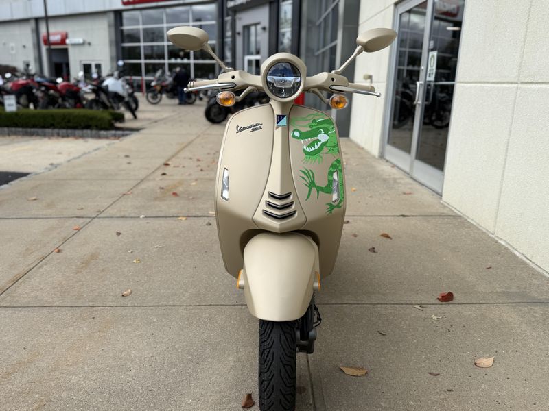 2024 Vespa 946 DragonImage 6