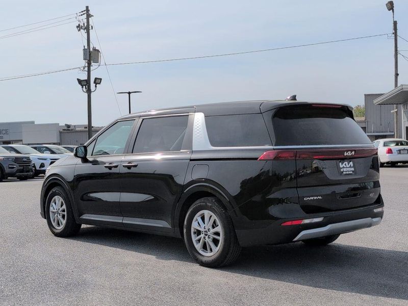 2024 Kia Carnival LXImage 5