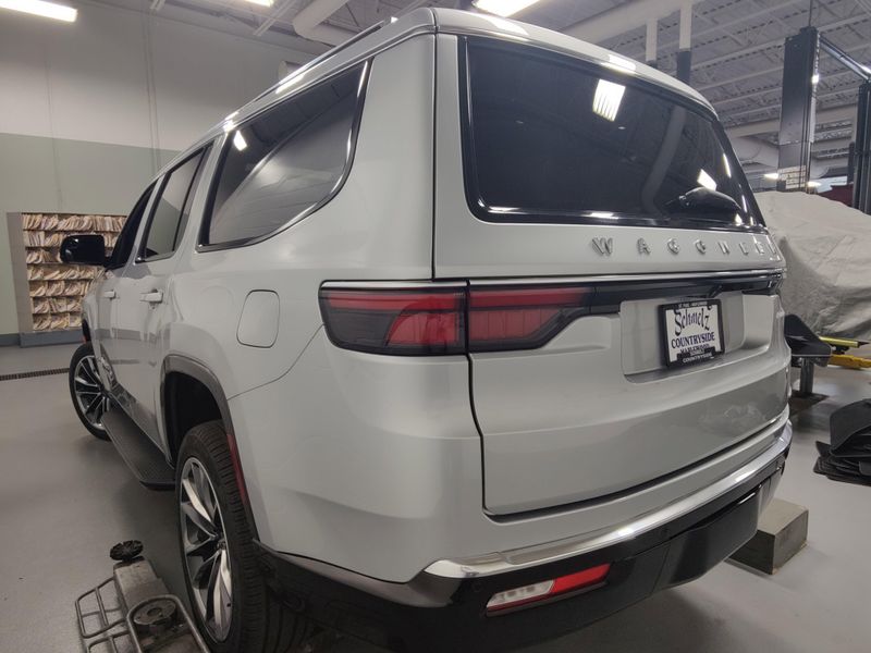 2024 Jeep Wagoneer Series II Premium 4x4 w/Convenience/RSEImage 10