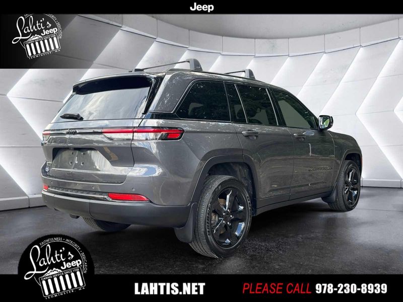 2023 Jeep Grand Cherokee Altitude photo 4