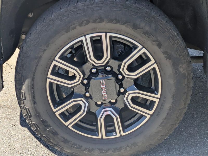 2023 Gmc Sierra HD AT4 photo 9