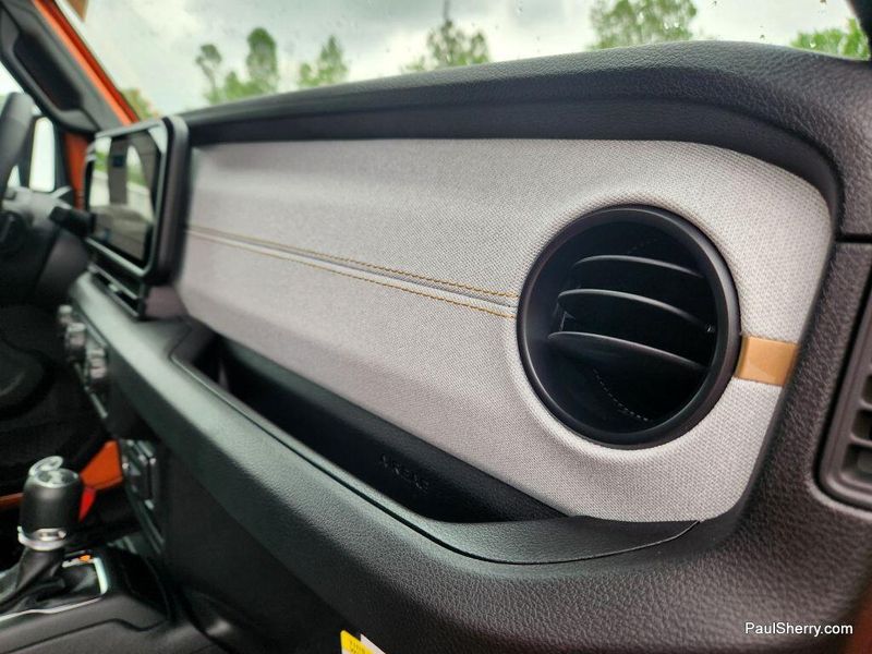 New 2025 Jeep Wrangler 4-door Sport SImage 25