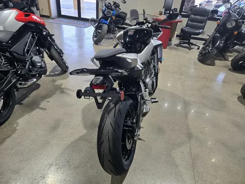 2025 CFMOTO 675SS NEBULA BLACK Image 9