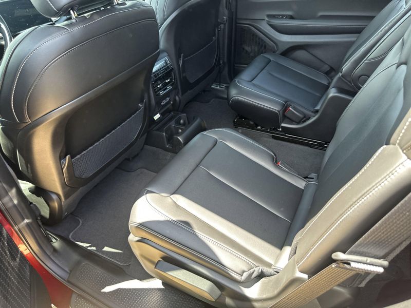 New 2025 Jeep Grand Cherokee L Limited 4x4Image 15