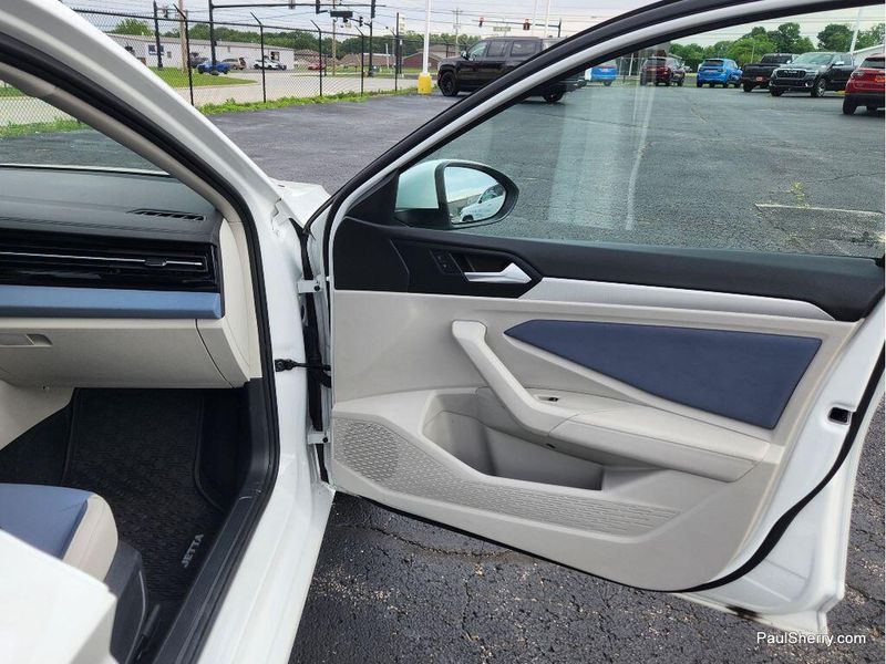 Used 2025 Volkswagen Jetta SE