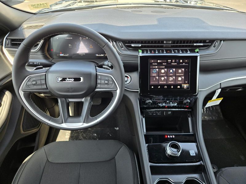New 2026 Jeep Grand Cherokee Laredo 4x2