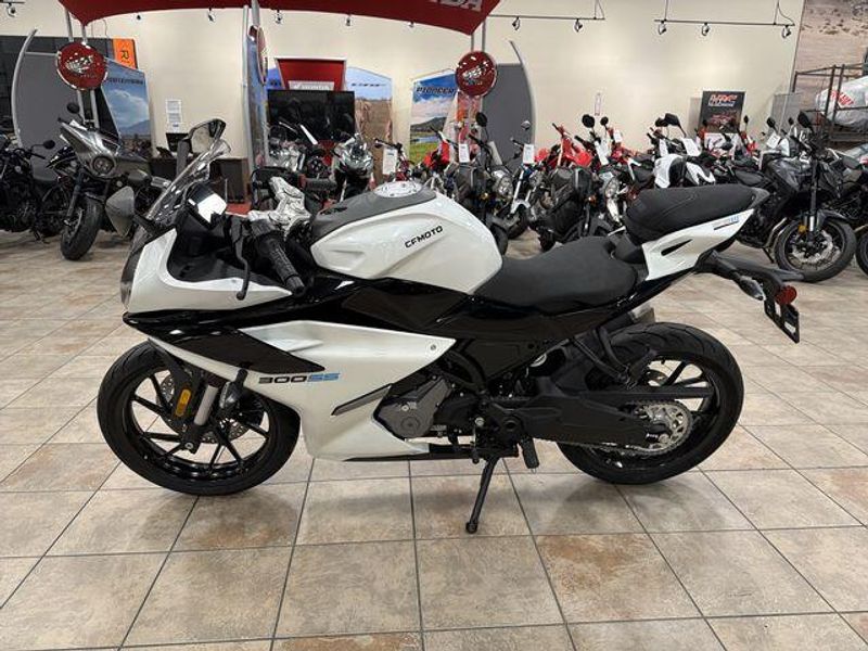 New 2025 CFMOTO 300SS Image 13
