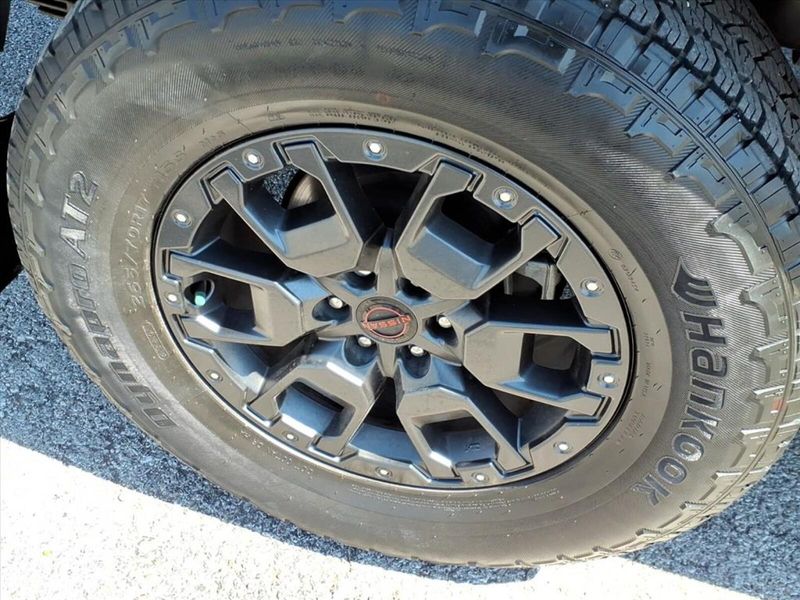 2023 Nissan Frontier PRO-X photo 11