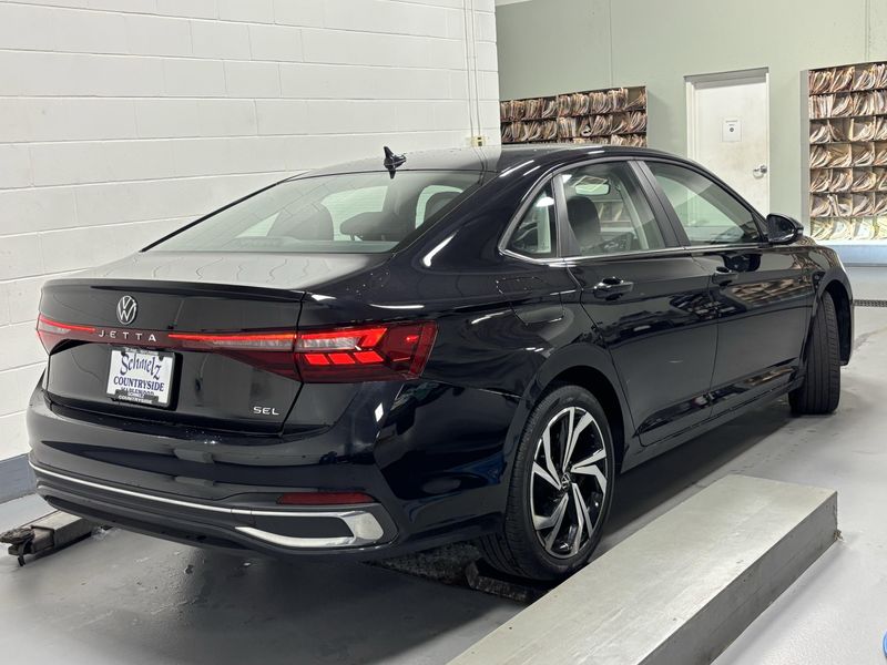 Used 2025 Volkswagen Jetta SELImage 8