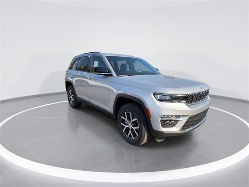 2024 Jeep Grand Cherokee Limited 4x4Image 2