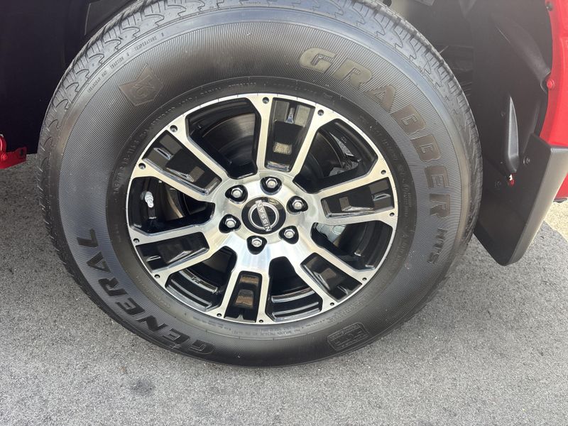 Used 2024 Nissan Titan SVImage 36