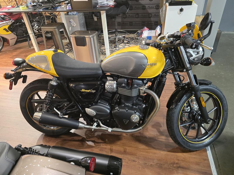 Used 2017 Triumph Street Cup Image 1
