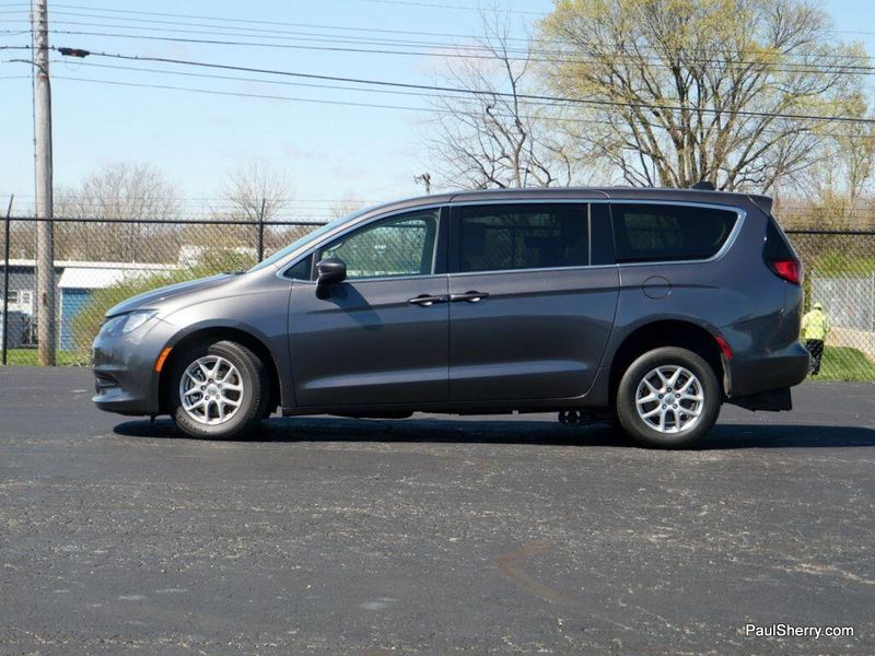 2022 Chrysler Voyager LXImage 27