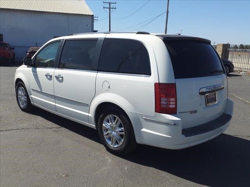 2008 Chrysler Town & Country LimitedImage 3