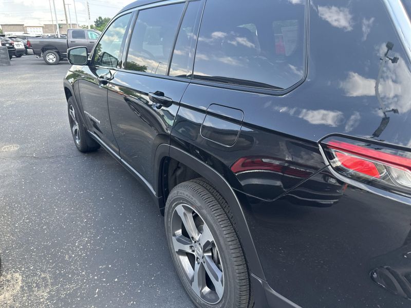 2025 Jeep Grand Cherokee L Limited 4x4Image 11