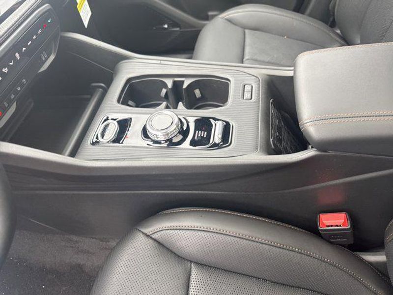 New 2026 Jeep Cherokee Overland 4x4Image 16