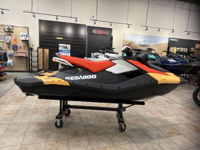 New 2026 Sea-Doo SPARK FOR 3 90 CONVENIENCE PACKAGE (SOUND SYSTEM) Image 18