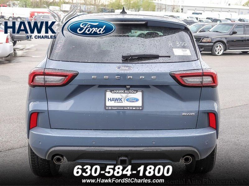 2024 Ford Escape ST-Line Elite photo 2