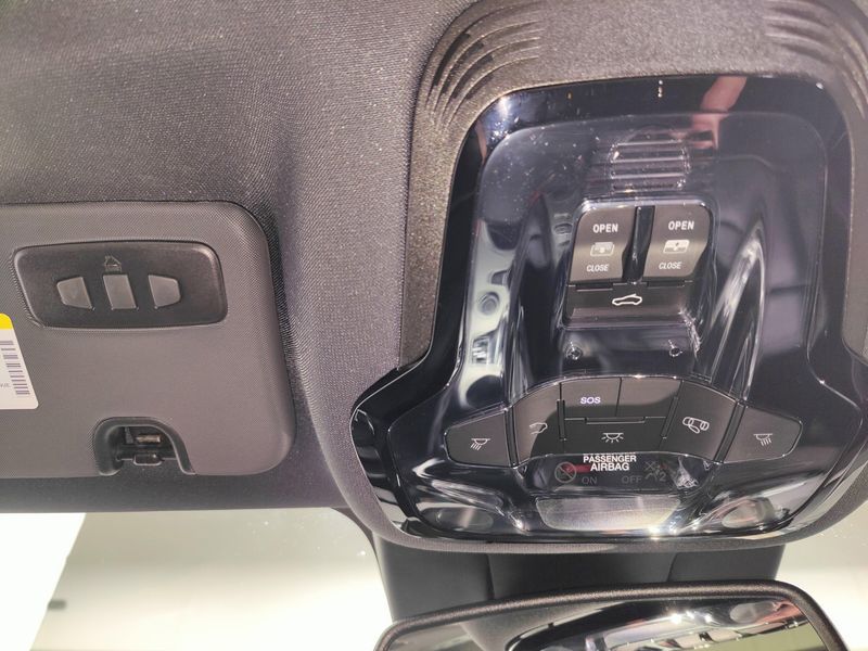 Used 2024 Alfa Romeo Giulia Ti AWD w/Sunroof/NavImage 28