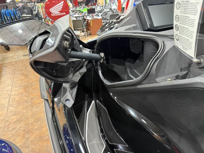 2025 Kawasaki JET SKI ULTRA 160LX-S Image 6