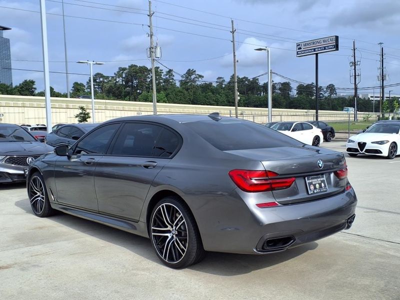 2016 BMW 7 Series 750iImage 2